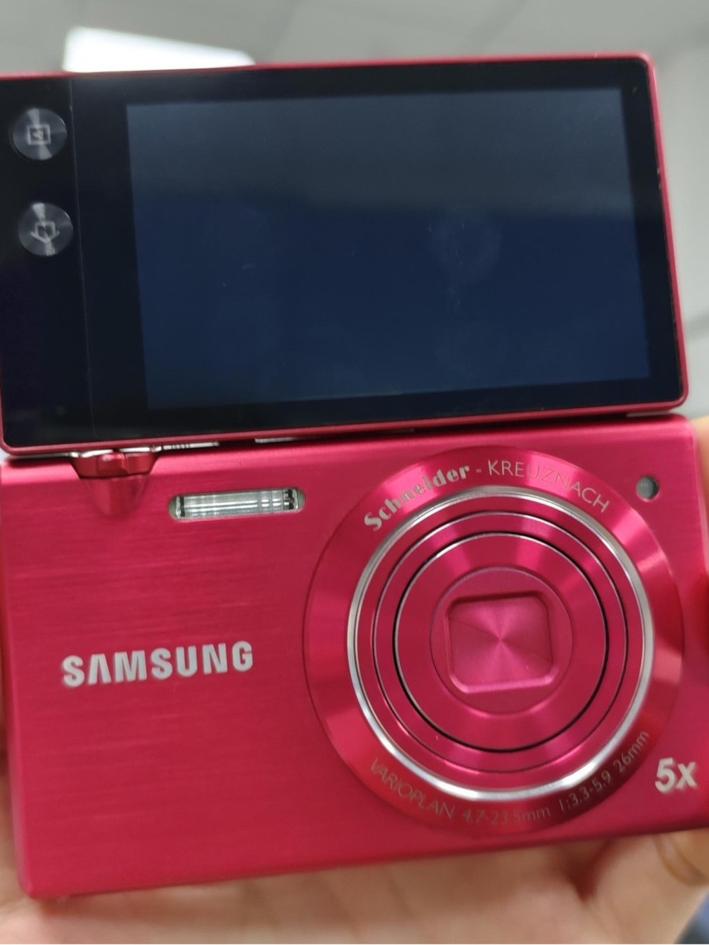 Samsung MV800 Digital Camera 16 MP 5x Optical Zoom Flip-out Touch Screen